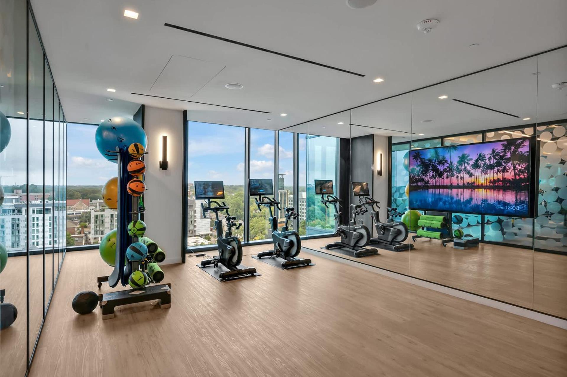 High-Rise Apt Raleigh Free Parking & Sunset View 1 Exterior photo
